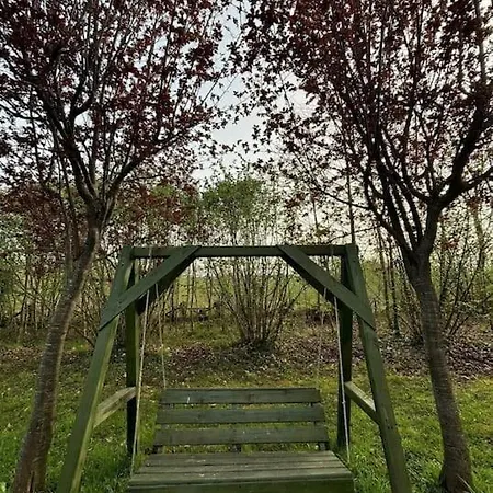Enjoy The Riverside! Secret Yard Apartment *