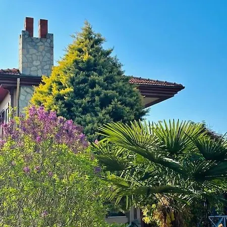 Enjoy The Riverside! Secret Yard Apartment Sile