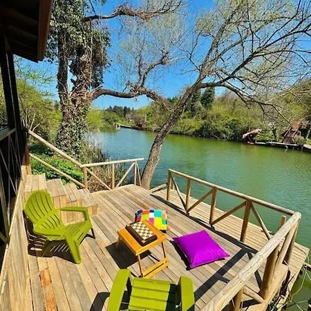 Enjoy The Riverside! Secret Yard Apartment *
